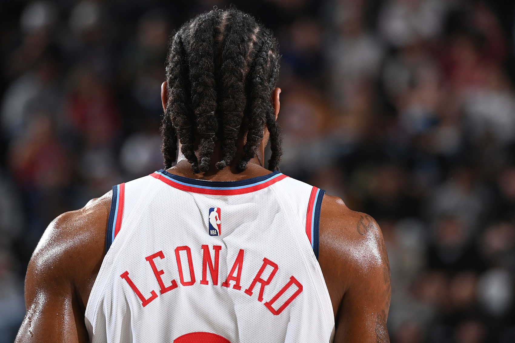 收官战快船迎战勇士 伦纳德因左脚踝扭伤出战成疑